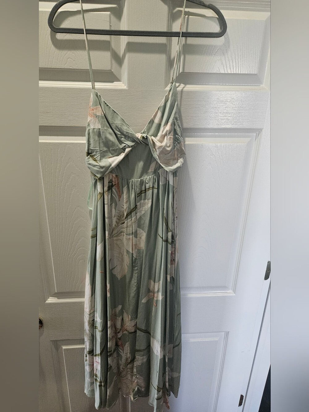 NWT Boho Floral Maxi Dress in Sage Green - Size L (AU 12 / US 10-12)